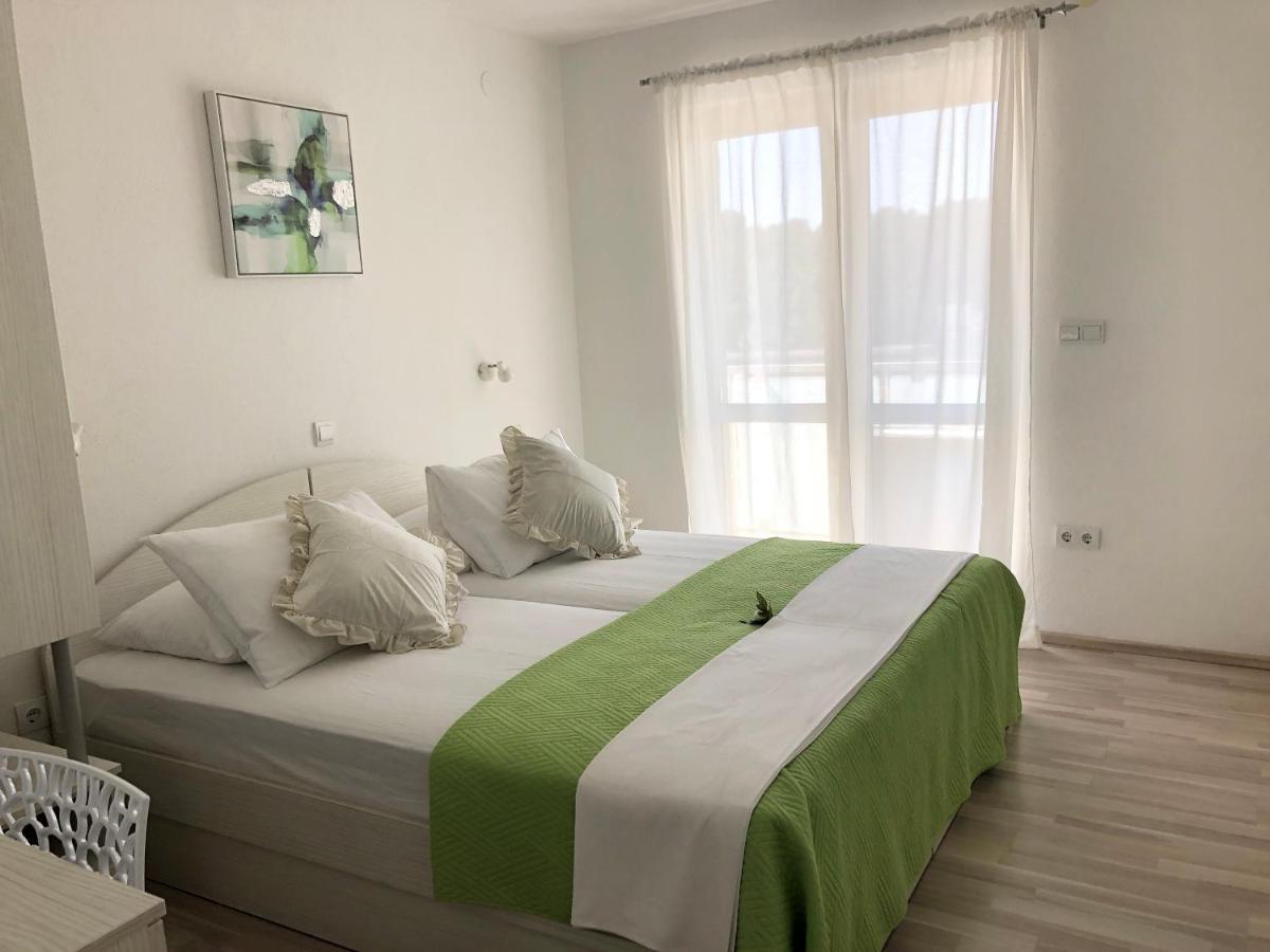 Apartments Antonia Хвар Екстер'єр фото